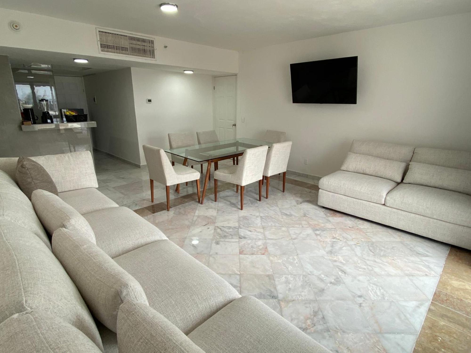 Condo In Ocean Front Resort Cancun Room photo