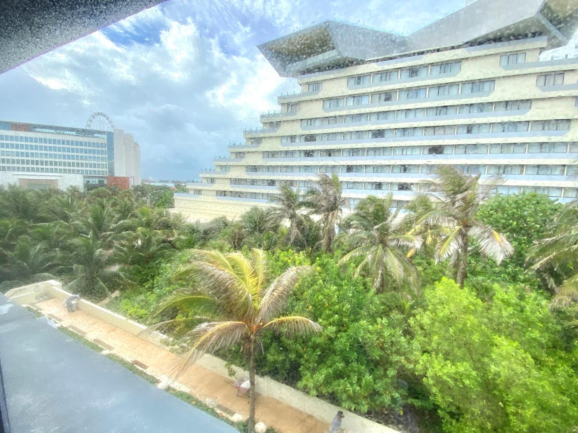 Condo In Ocean Front Resort Cancun Room photo