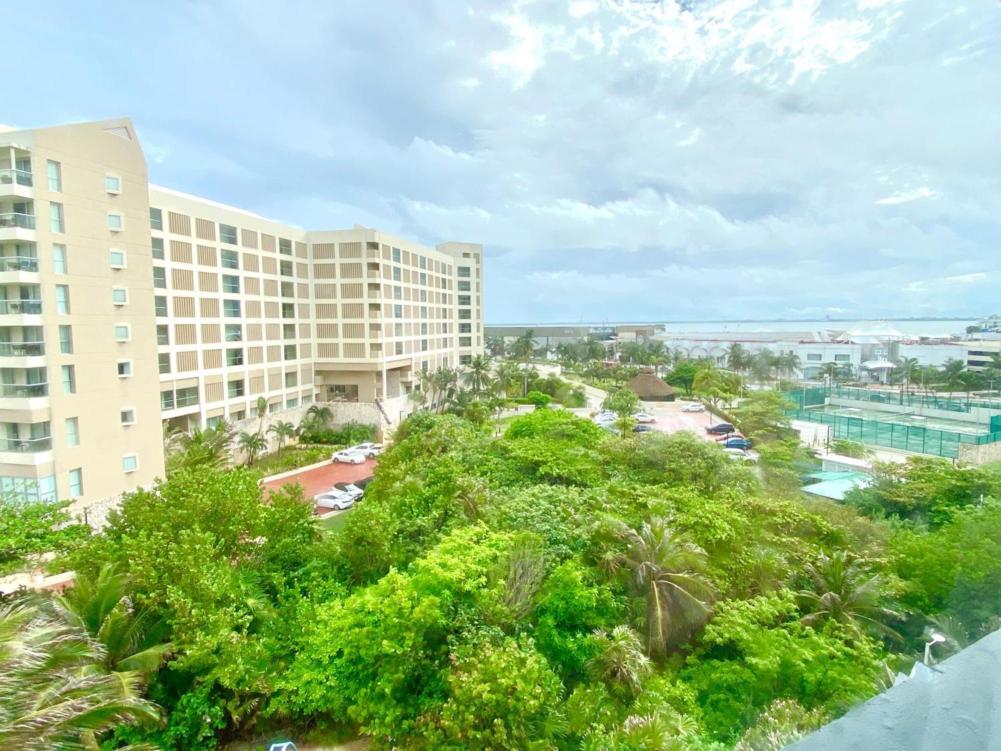 Condo In Ocean Front Resort Cancun Room photo