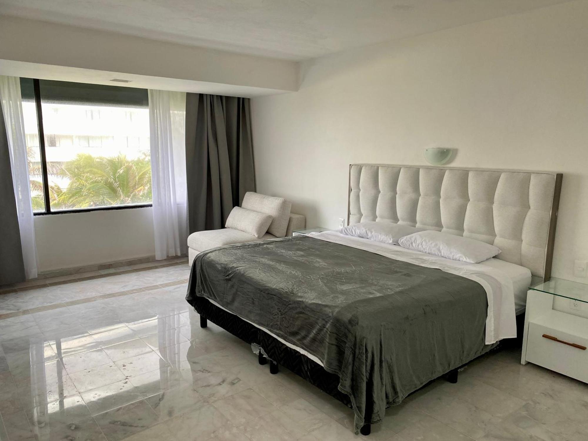 Condo In Ocean Front Resort Cancun Room photo