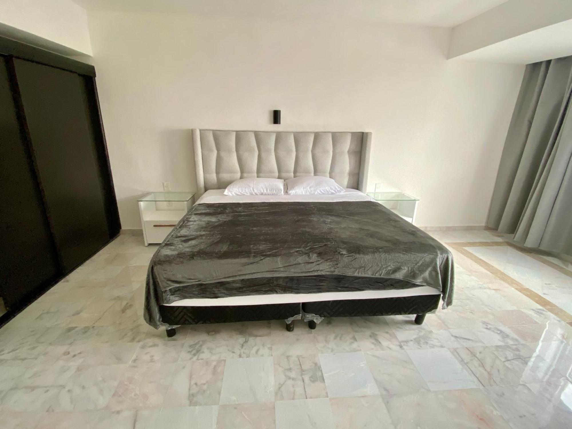 Condo In Ocean Front Resort Cancun Room photo